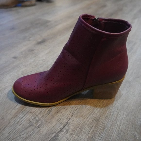 Women's Ankle Boots w/ Zipper - Size 7.5 - Picture 4 of 13